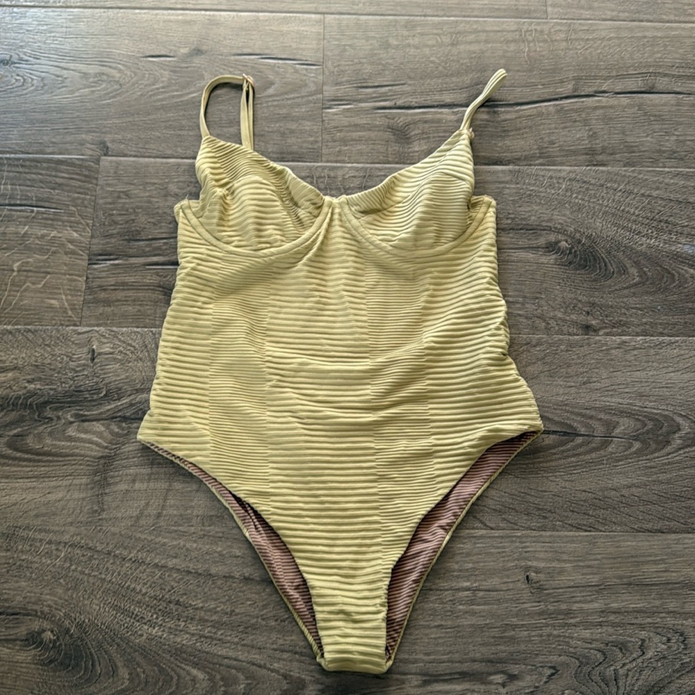 Acacia one piece